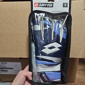 Lotto Adult Soccer Goalkeeper Gloves: NEW IN PACKAGE: UNISEX SIZE 9